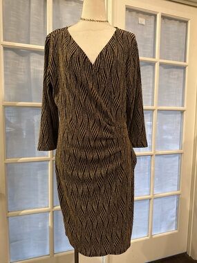 Zenobia Black and Gold Patterned V-Neck Long Sleeve Dress